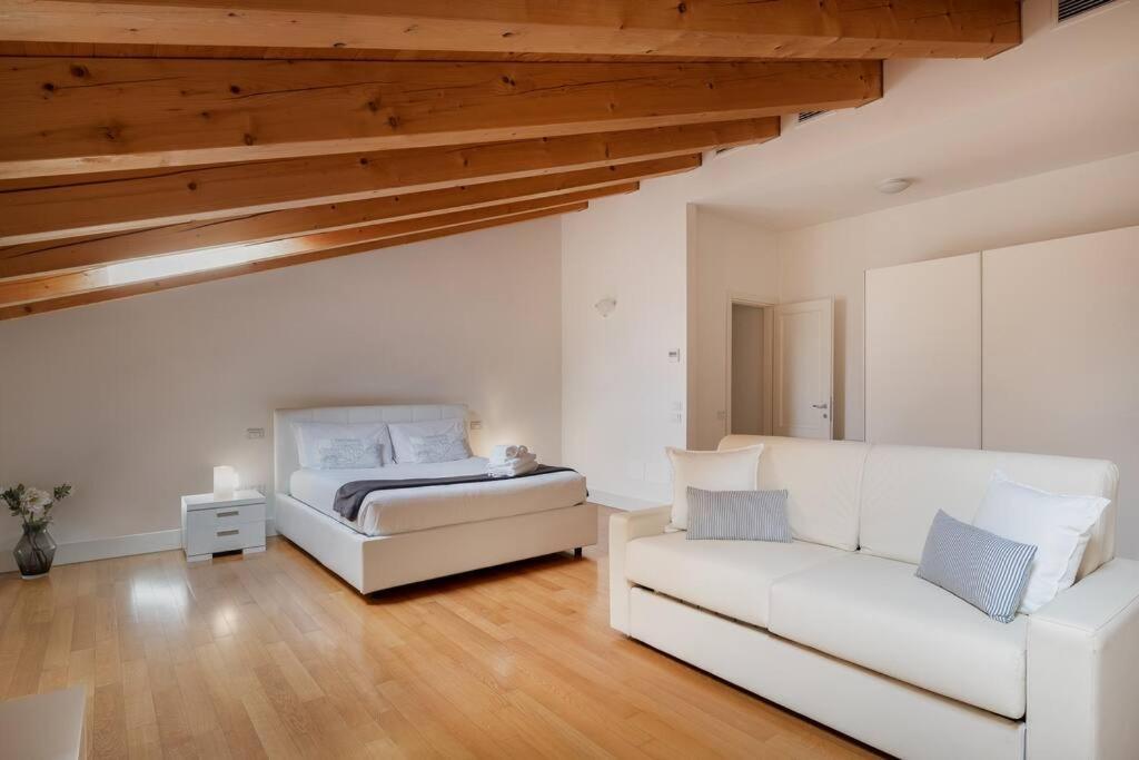 Apartments Trieste Centro I 3 ภายนอก รูปภาพ